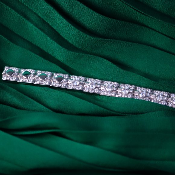 18k White Gold And Diamond Tennis Bracelet - Picture 2 of 5